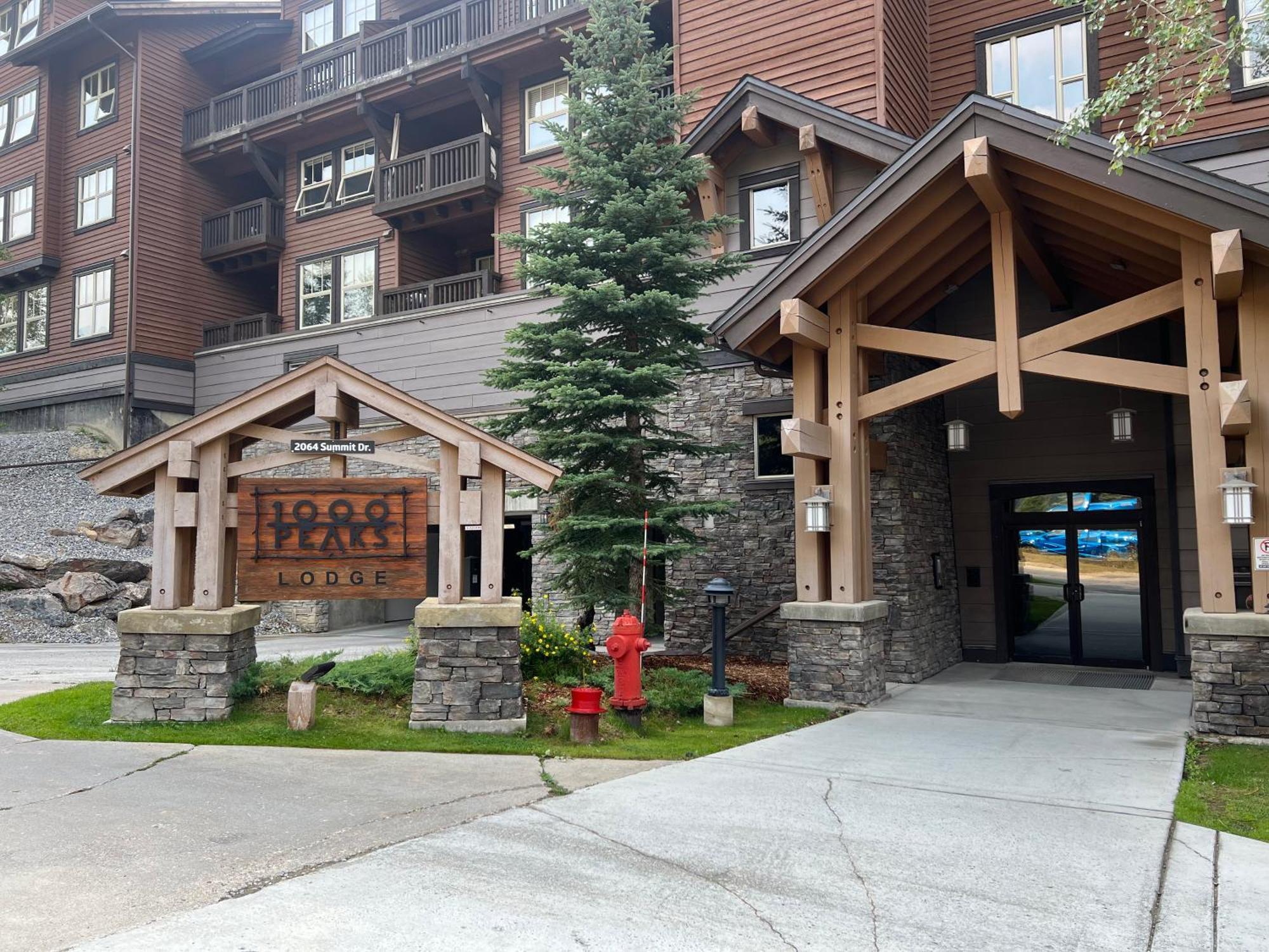 1000 Peaks Lodge Panorama Exterior photo